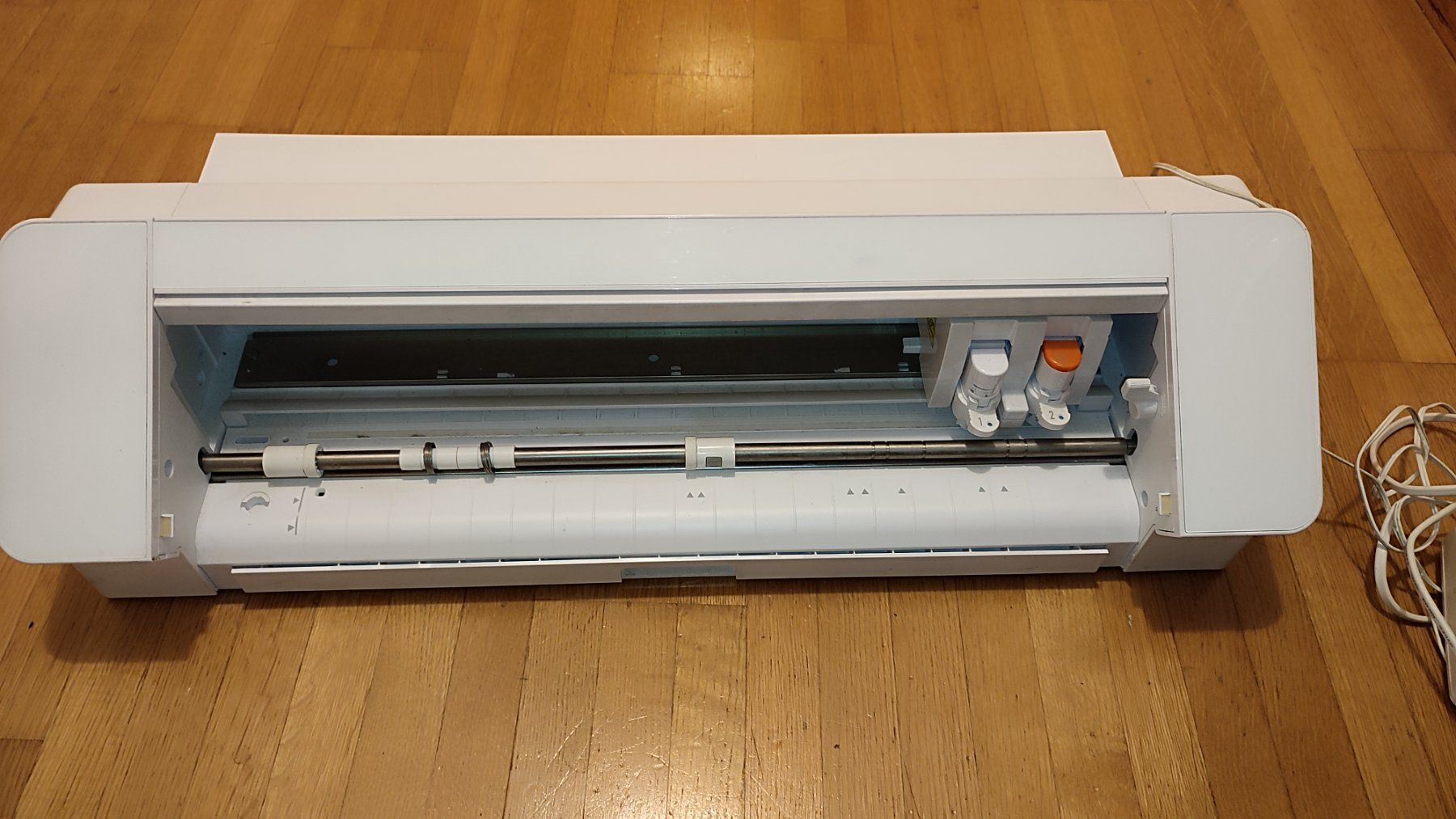 Cameo Tutte le macchine: Schneideplotter Silhouette Cameo 4 Plus mit viel Zubehör – Usato da Zollikon venduto da Tumult 1