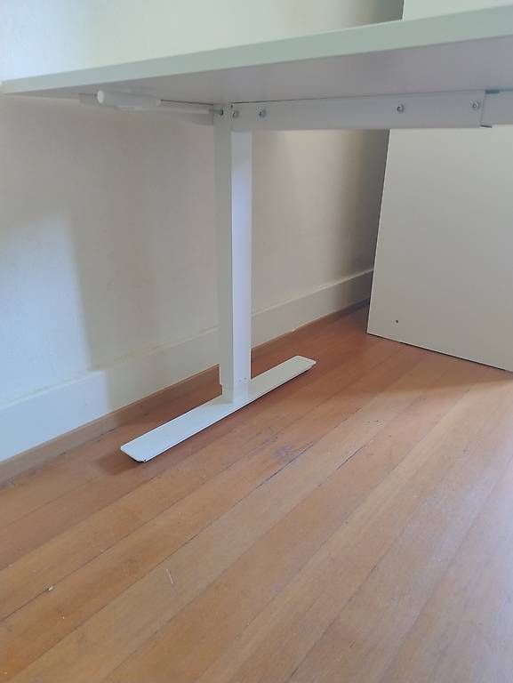 Schreibtische: Desk, height adjustable, like new – Gebraucht aus Zürich von hox_9mzq 2