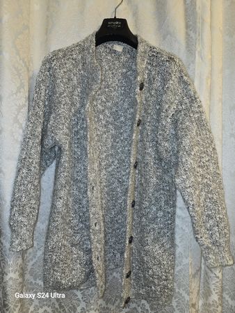 Warme Strickjacke, Grau-Weiss meliert, Grösse M/L Top!
