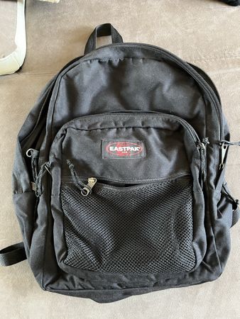 Sac à dos grande capacité Eastpak noir 3 compartiments 