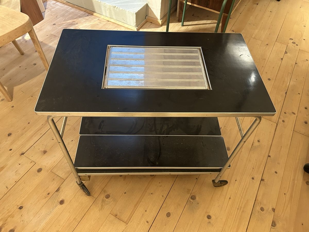 Carrelli di servizio: Mid Century Servier und warmhalte Wagen  – Usato da Zürich venduto da KuduKing