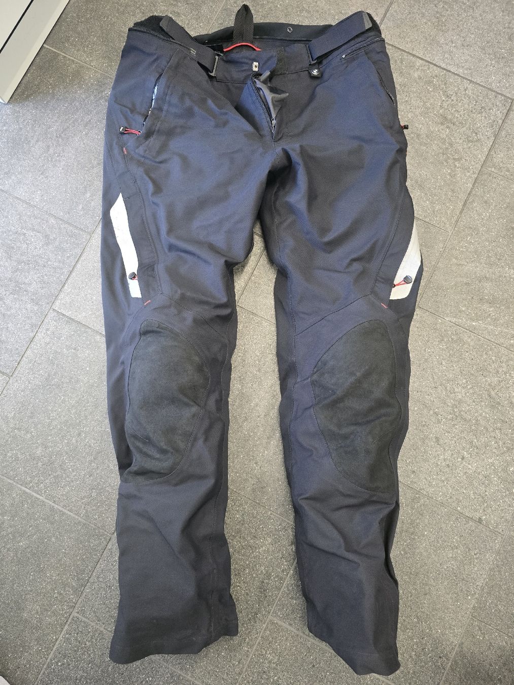 BMW Pantaloni: BMW Motorradhose Grösse 54  – Difettoso da Schlatt TG venduto da Andis3