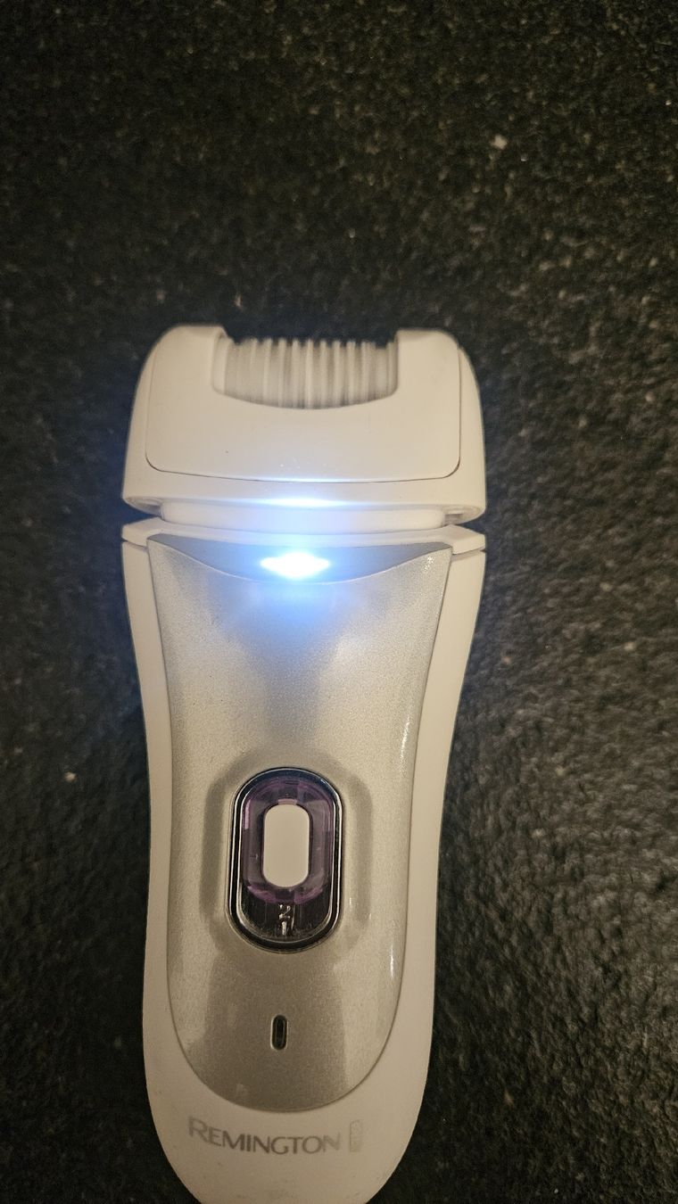 Remington Epiliergeräte: Remington EP7030 Epilator good condition – Neu (gemäss Beschreibung) aus Sachseln von laz_65cg 1