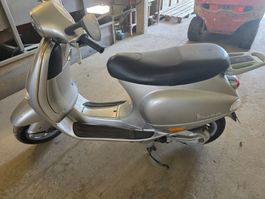 Vespa Roller Silber Occasion mit Kratzern