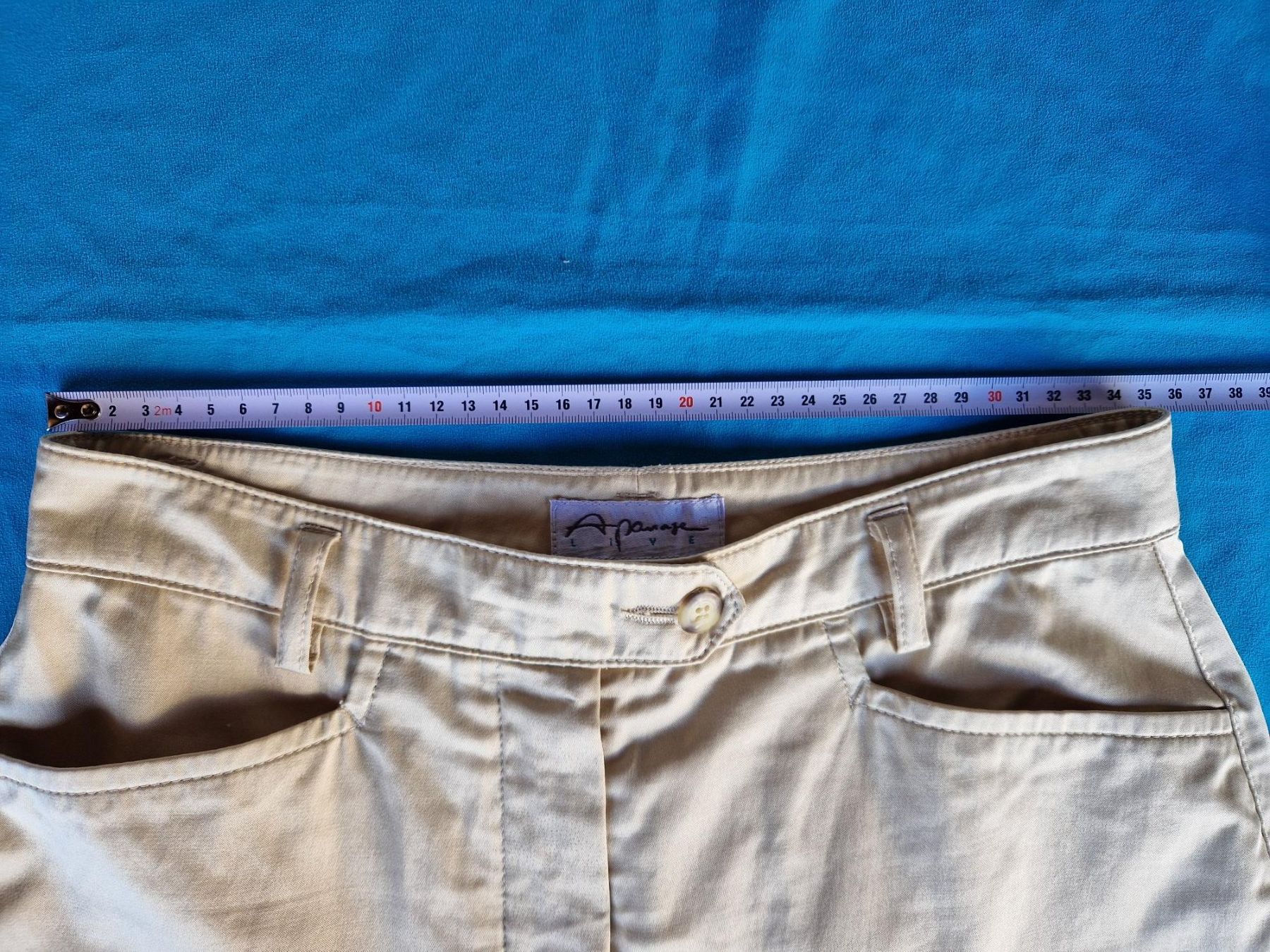 Pantaloni: Pantalon couleur or clair brillant. Taille 38. – Usato da Gryon venduto da dra_qxh2 3