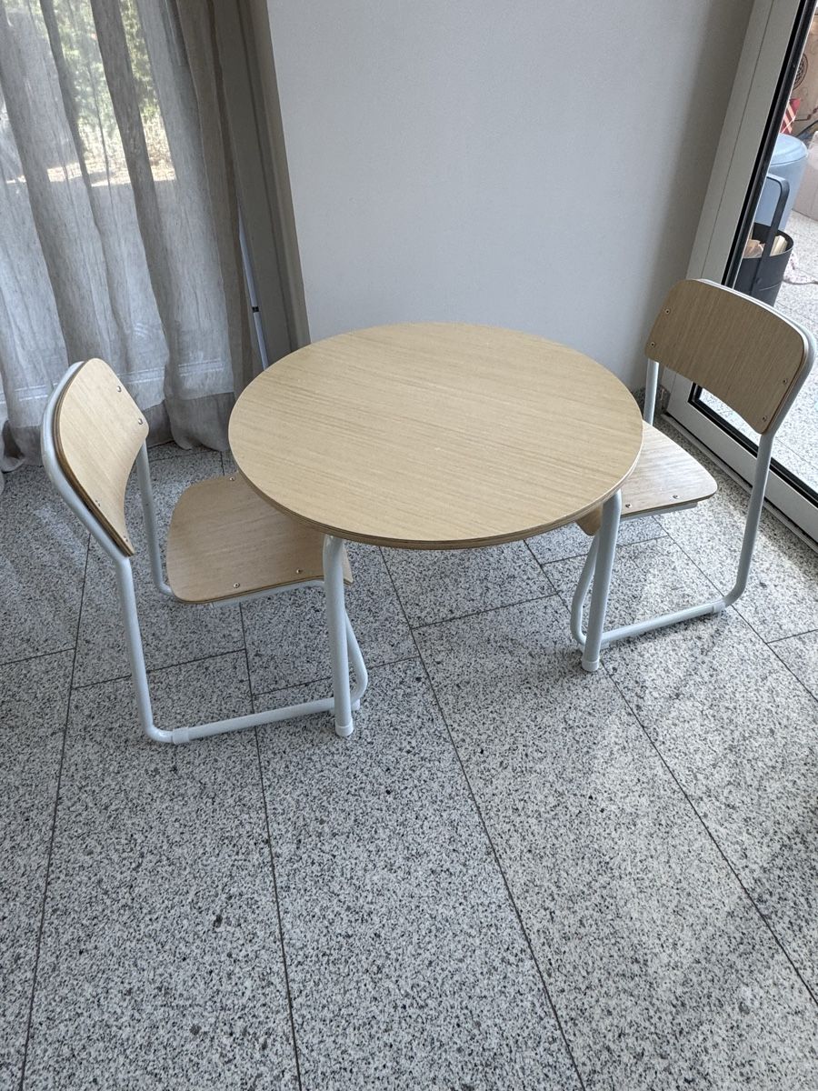 Micasa Set di tavolo e panche: Kindertisch mit Stühlen – Usato da Wollerau venduto da Jusgurke