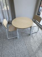 Kindertisch mit Stühlen
