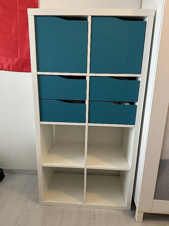 Regale: Weisses Würfelregal mit 8 Fächern – Gebraucht aus Olten von Saul.Bars 3