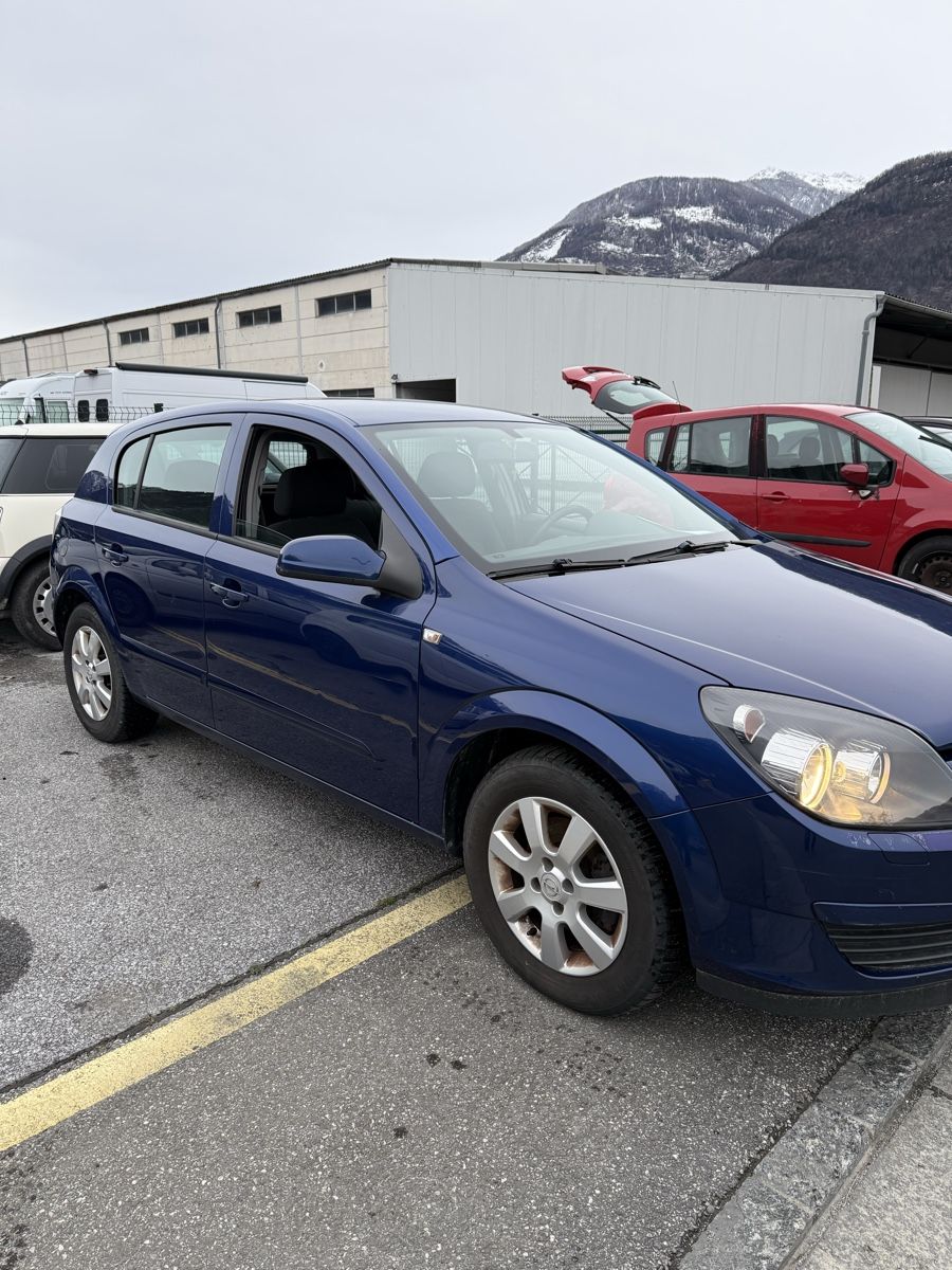 Opel Autos: Opel Astra – Gebraucht aus Sion von inf_hh5q 1