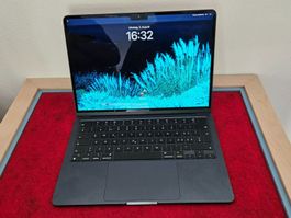 MacBook Air 13.6 M2 Chip 8GB 512GB SSD guter Zustand