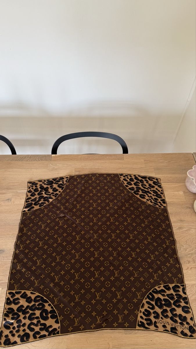 Louis Vuitton Foulards, Tücher & Schals: Louis Vuitton Tuch – Neu (gemäss Beschreibung) aus Zürich von Riley16