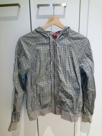 Sportliche, karierte, graue Übergangsjacke von Divided, 38