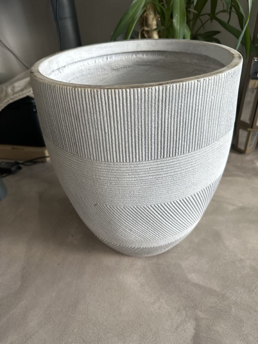 Vasi per fiori: Blumentopf Beton Optik geriffelt gross – Usato da Dietikon venduto da vithya88 2