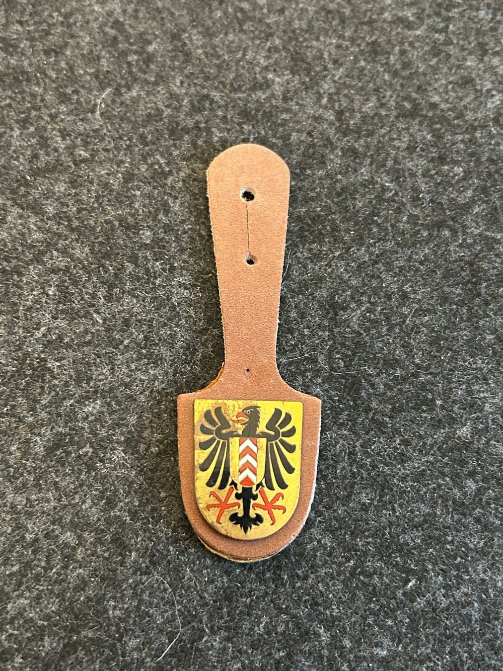 Toppe: Brustabzeichen Polizei Neuenburg Schweiz – Usato da Berikon venduto da DGC-1995