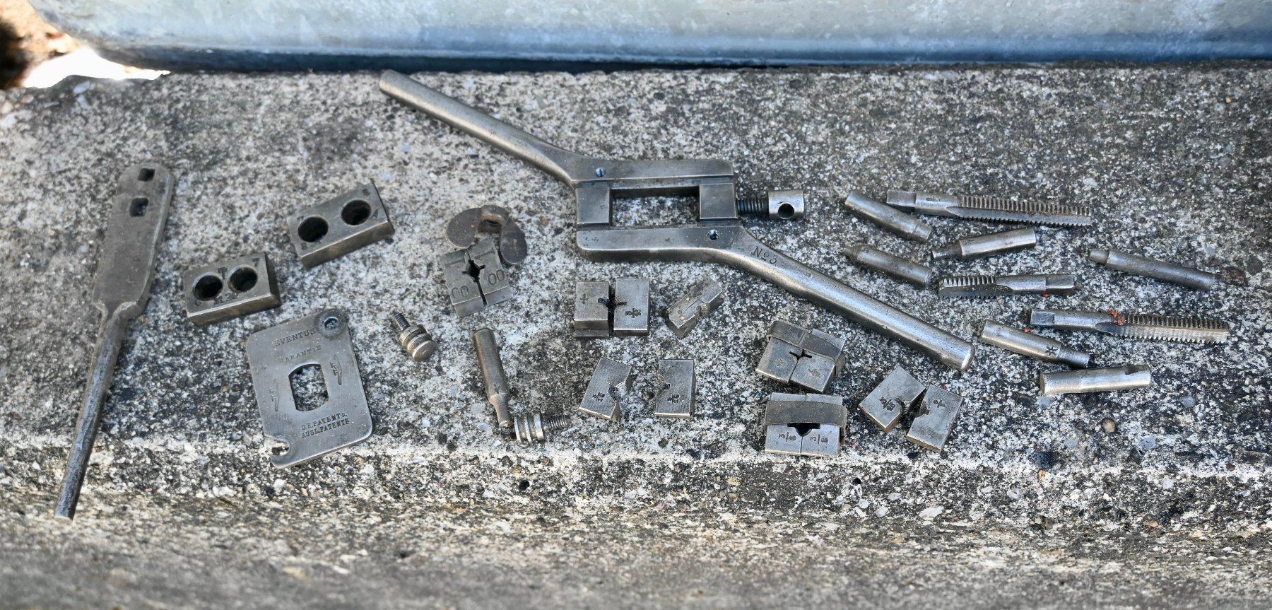 Alle Werkzeuge: Antikes Gewindeschneidset Gewindebohrer EVENTUS NR. 3 – Gebraucht aus Pfaffhausen von mono_rec