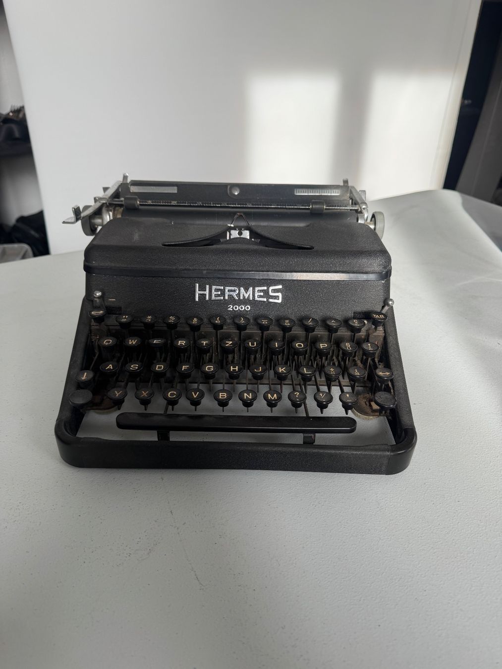 Hermès Macchine da scrivere: Schreibmaschine Hermes 2000 – Usato da Derendingen venduto da Gsasa