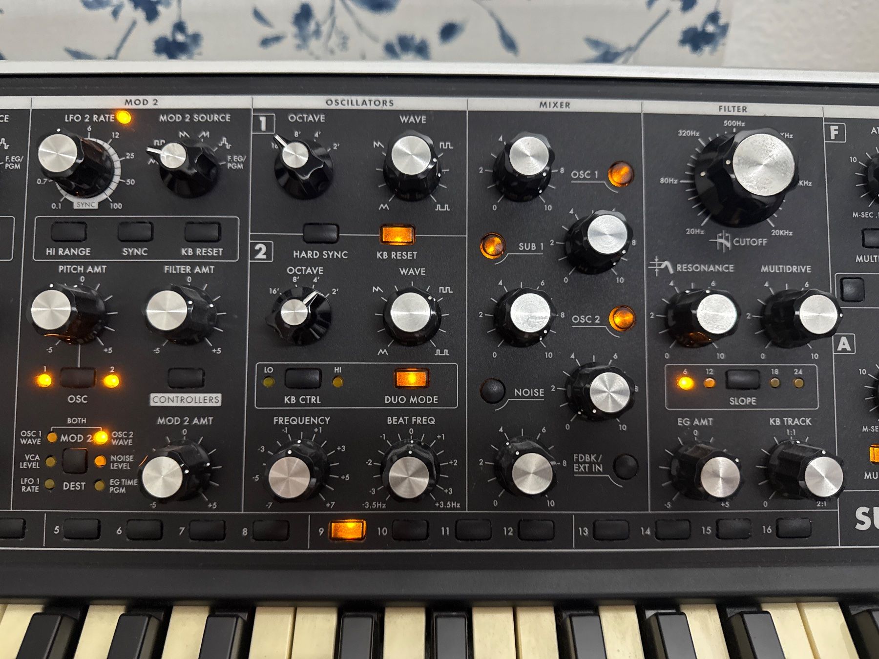 Moog Musikinstrumente: Moog Sub 37 Tribute Edition Synthesizer + flight case – Gebraucht aus Aarau von Raveless 3