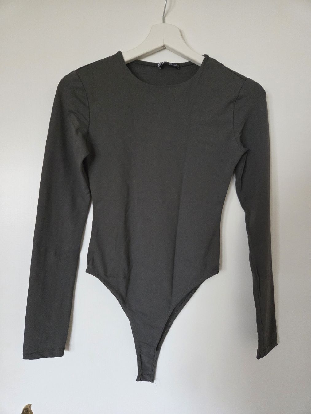 Zara Top: Zara Body Olive S – Nuovo (secondo la descrizione) da Horgen venduto da aiac0