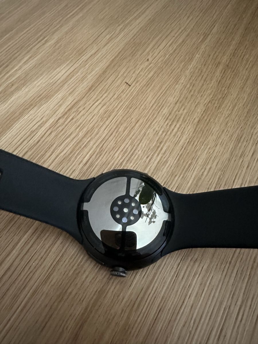 Google Smartwatch: GooglePixel Watch 4 Schwarz 4G mit Ladekabel, einwandfrei!  – Usato da Weiningen TG venduto da MelCen96 2