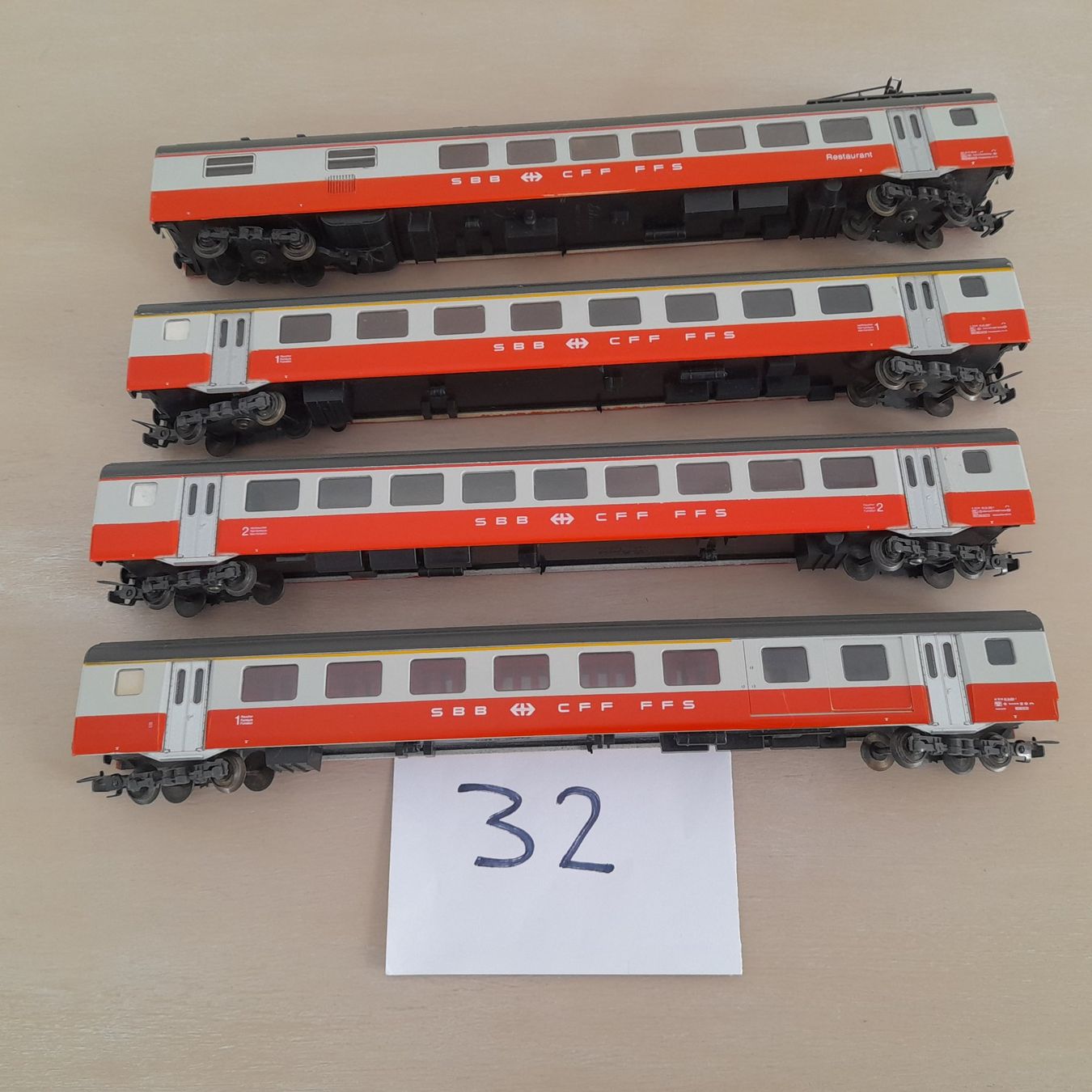 Liliput Modellini di ferrovie: Composition Swiss Express – Usato da Auvernier venduto da gandalf08