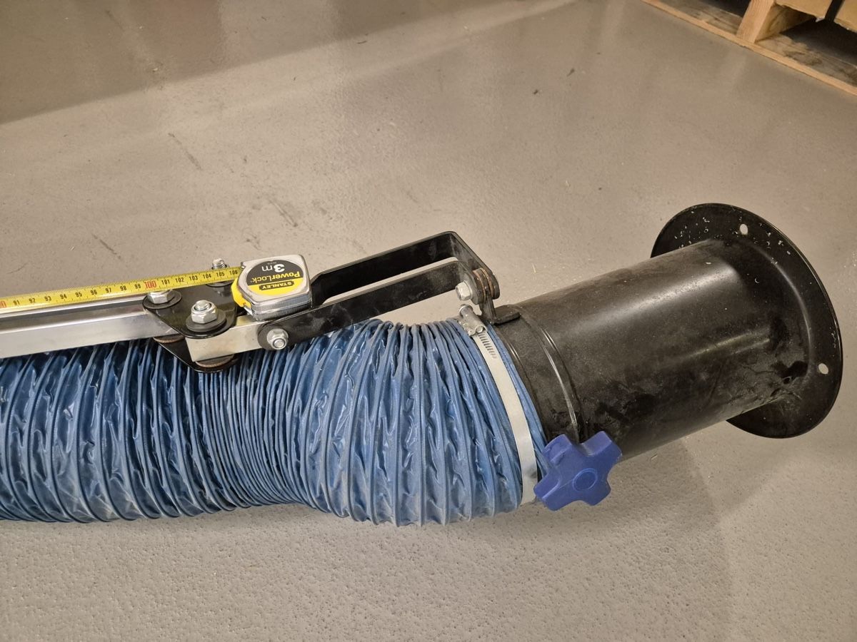 Rohre & Schläuche: Absaugschlauch mit Wandhalterung – Gebraucht aus Rümlang von euqinom16 3