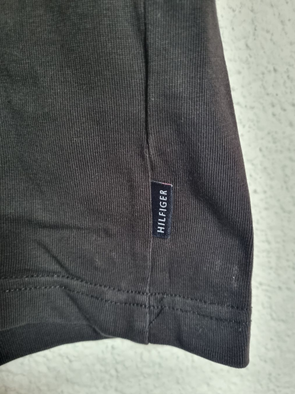 Tommy Hilfiger T-shirt: T-Shirt Tommy Hilfiger – Usato da Bätterkinden venduto da luk_6kmj 3