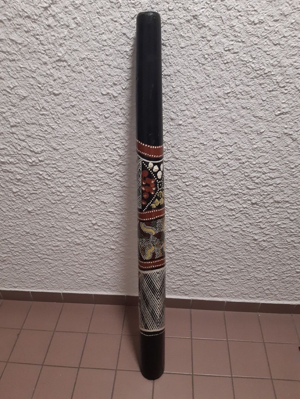 Strumenti musicali: BEAU DIDGERIDOO très décoré. H.:1,20m – Nuovo (secondo la descrizione) da Genève venduto da dieudedieu 2