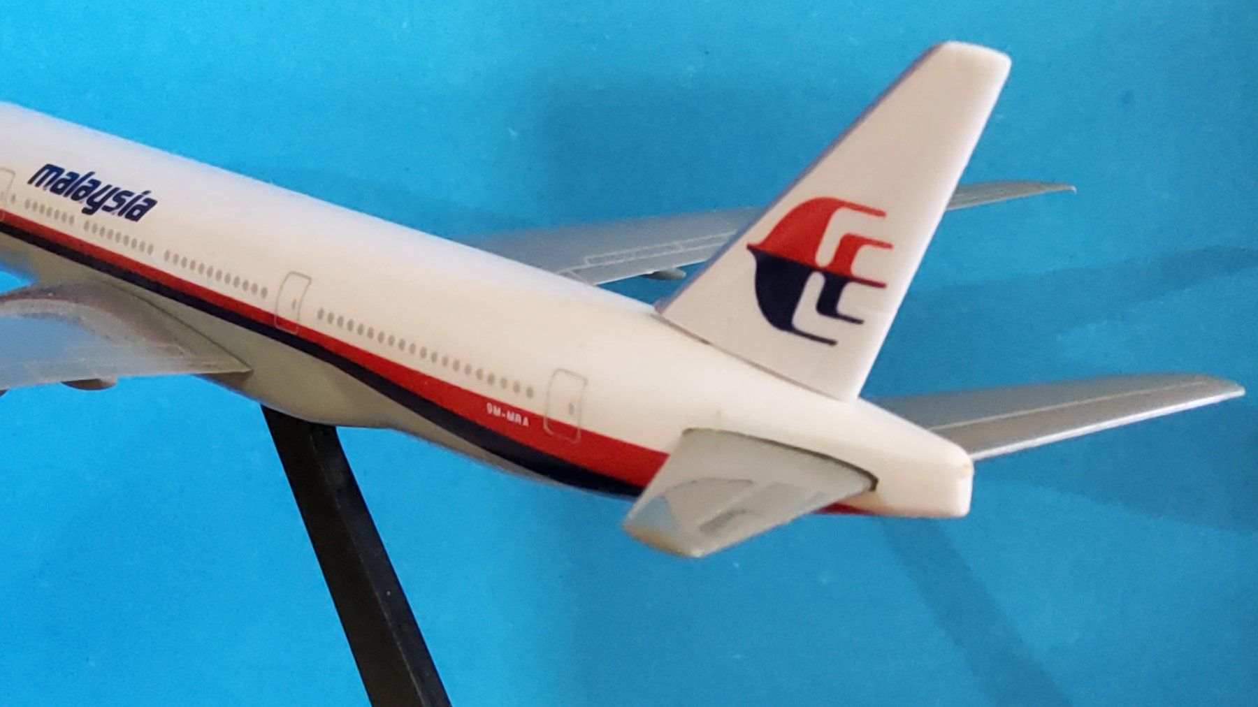 Boeing Kit di modellismo & Modellini statici: Modellflugzeug  "B777-200 Malaysia" 1:500 – Usato da Grüningen venduto da VENOM59 3