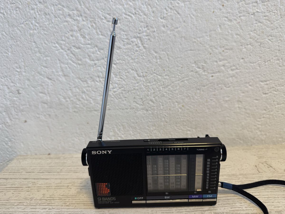 Sony Radio: Sony icf-5100 radio – Usato da Zunzgen venduto da milesdavis76 1