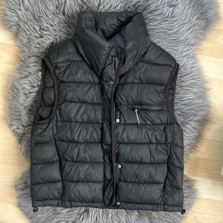 Schwarze Weste