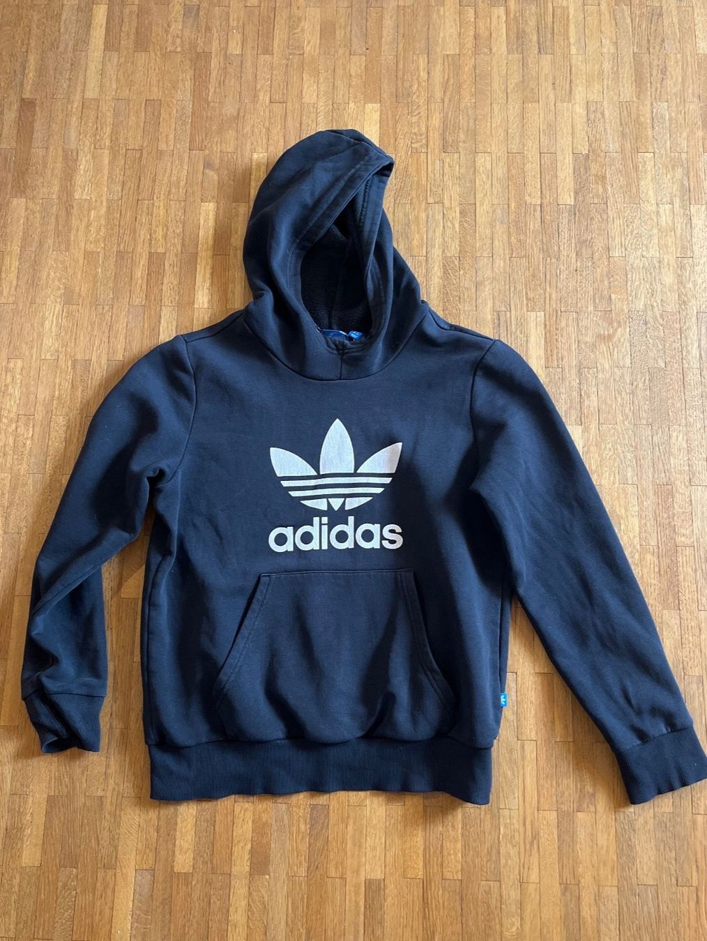 Adidas Pullover & Sweatshirts: Adidas Hoodie – Gebraucht aus Jegenstorf von Zarastra