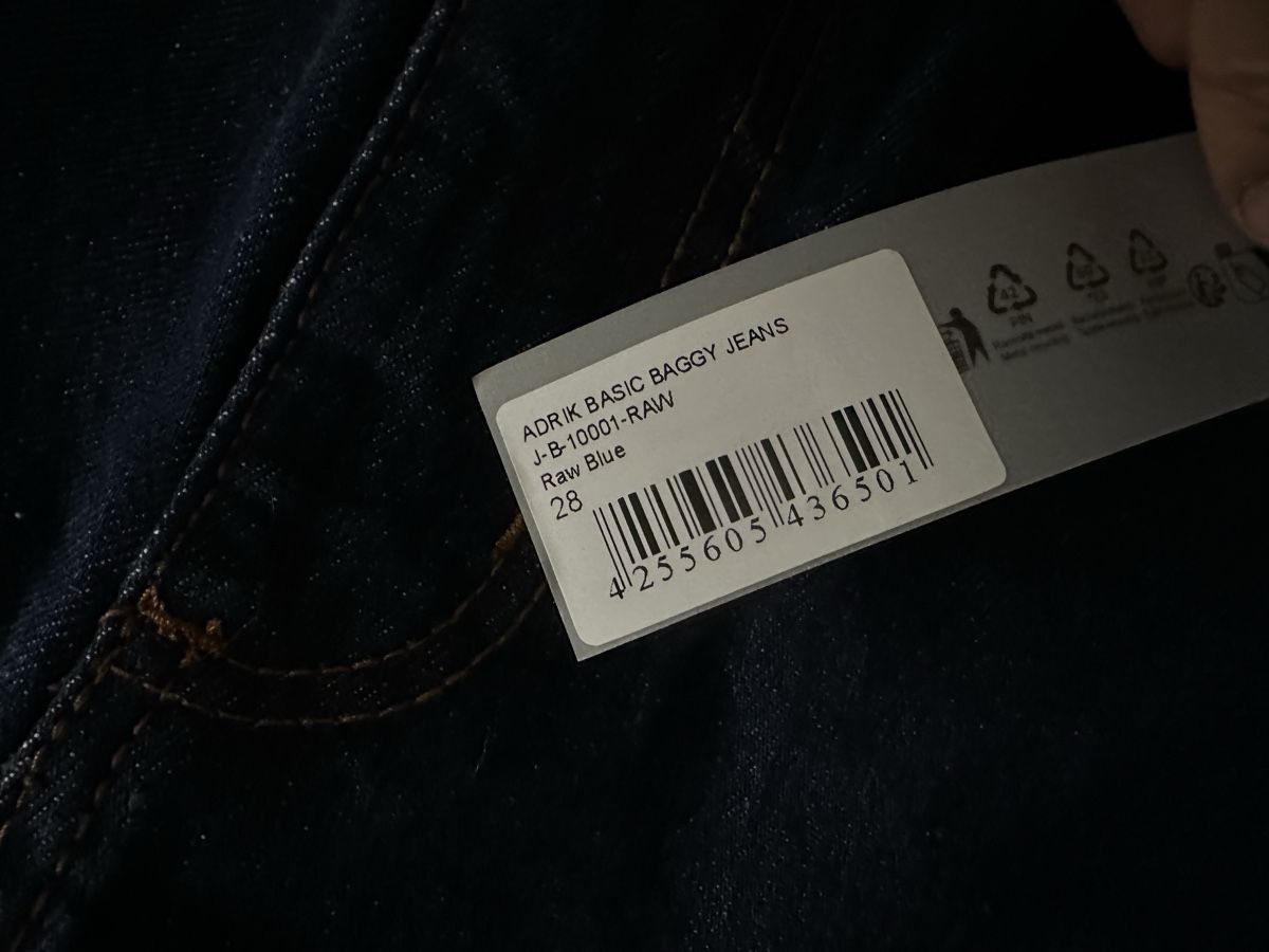 Jeans:  Neue dunkelblaue Basic-Jeans im Baggy-Schnitt  – Nuovo (secondo la descrizione) da Quartino venduto da DiloUsato 2