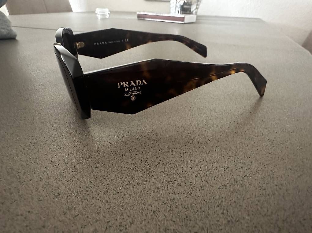 Lunettes & Verres: Prada Sonnenbrille – D'occasion à Greifensee par lueja