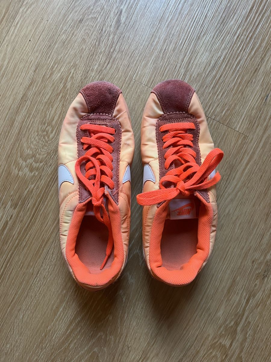 Nike Chaussures hommes: Nike Turnschuhe Orange Damen Grösse 39 – D'occasion à Zürich par jaelllara