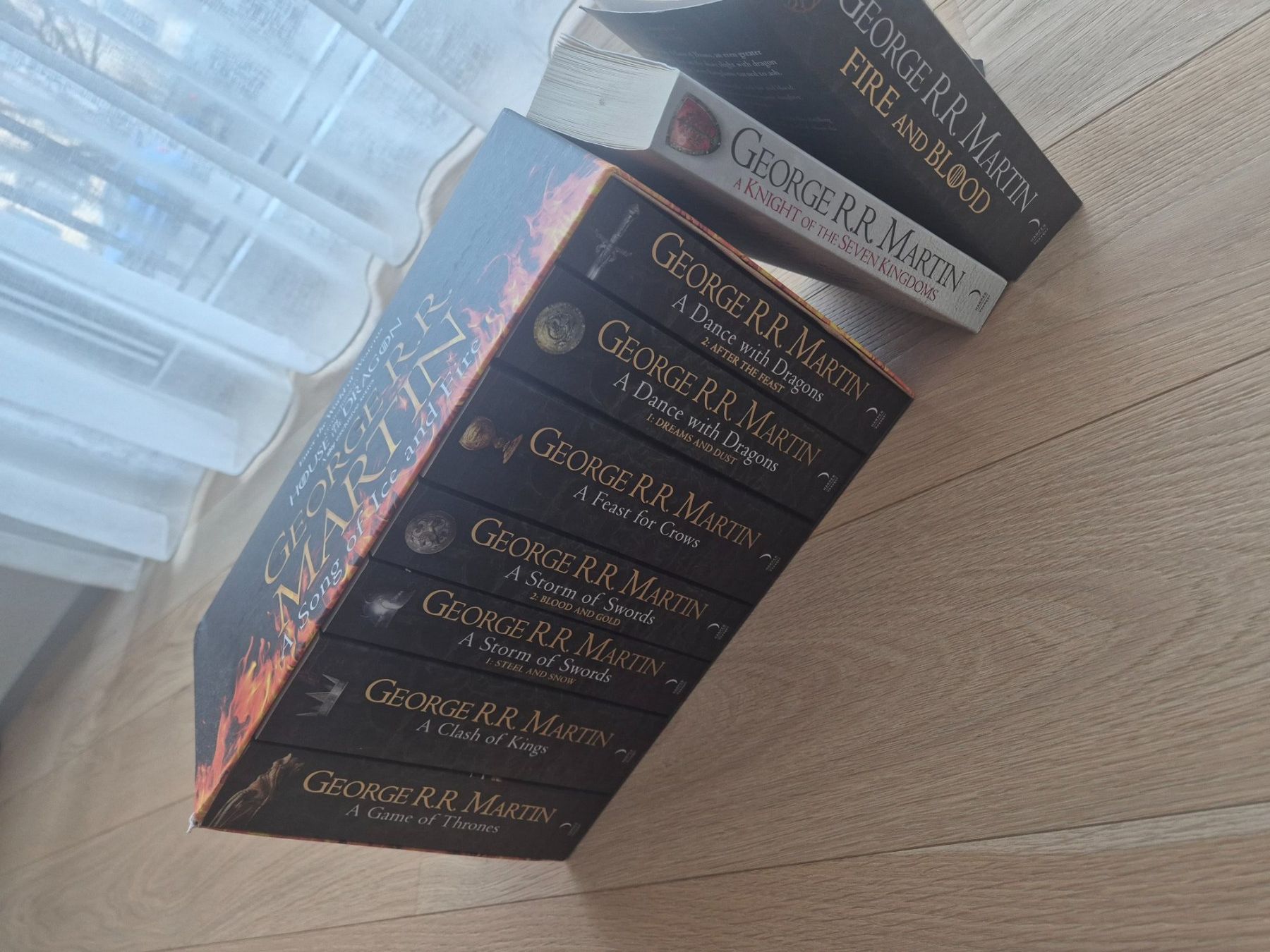 Libri: Game of Thrones box set + 2 bücher – Usato da Winterthur venduto da ml-ay15 4