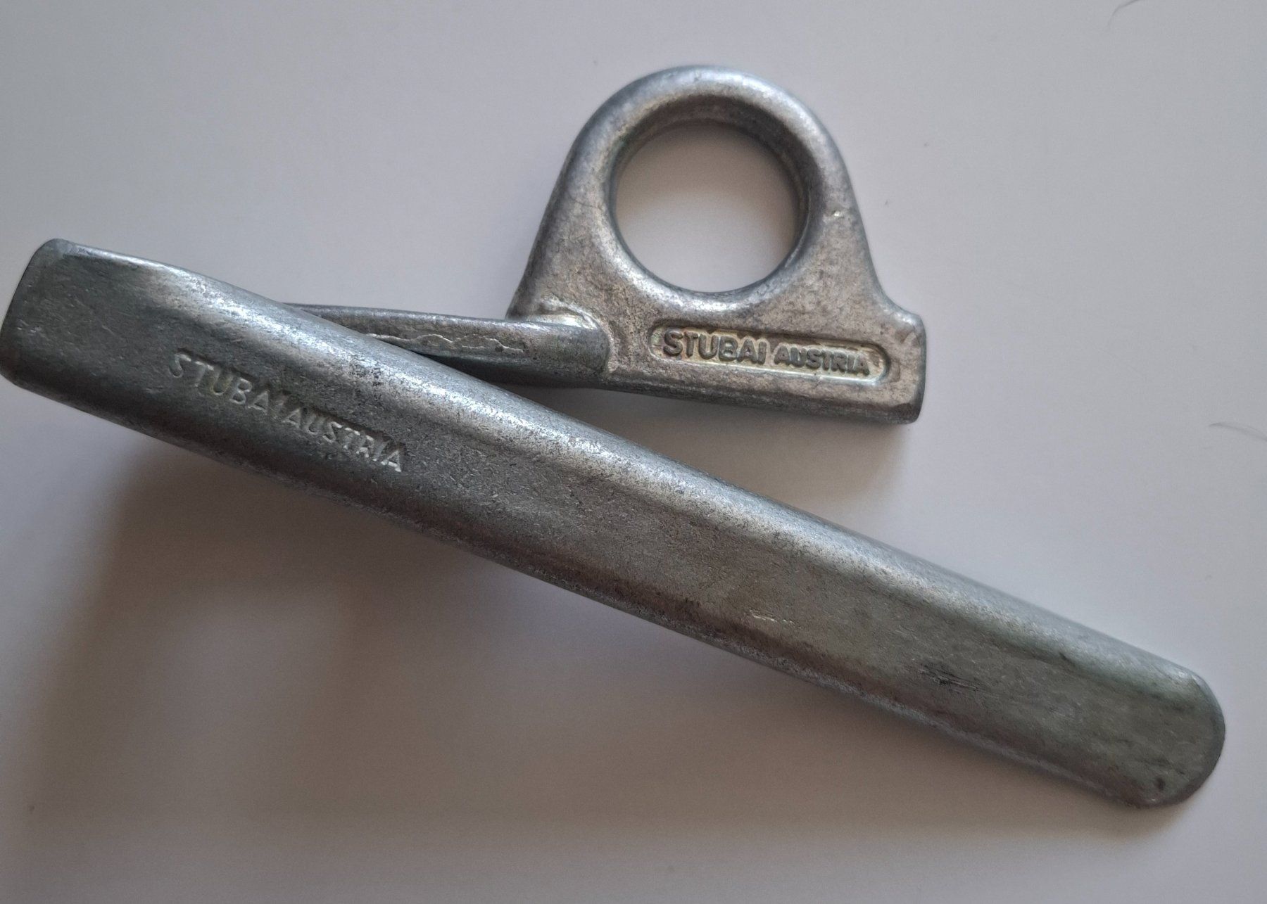 Ferramenta: Bergsteigen 6 Felshaken und Hammer – Usato da Grenchen venduto da Schlussliecht 4