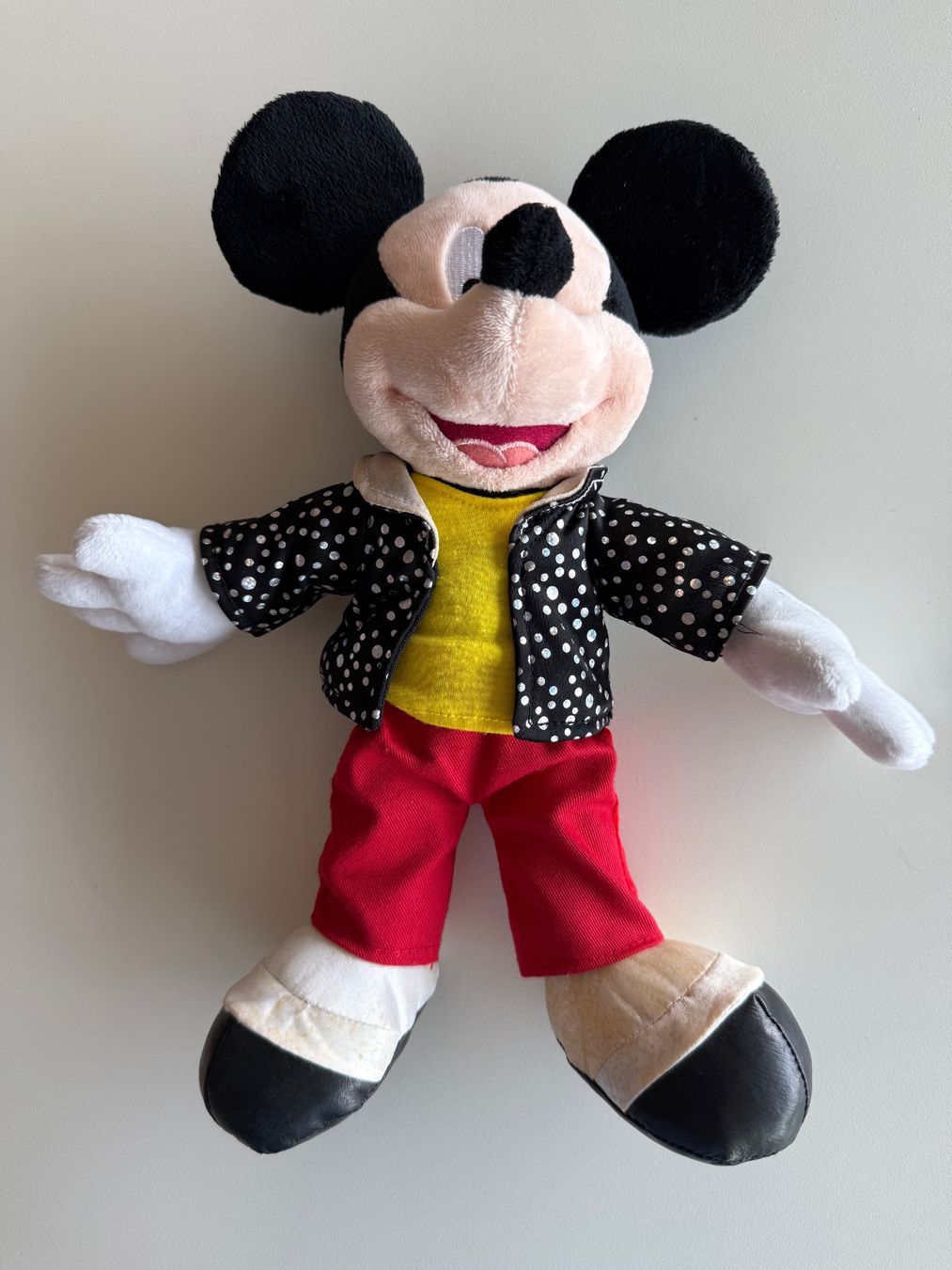 Disney Bambole: Poupée Mickey Mouse, 30 cm – Usato da St-Gingolph venduto da GoldenKeys