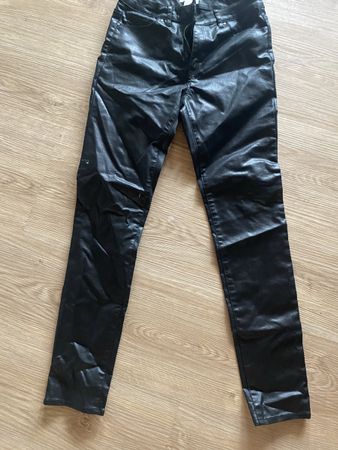 H&M Kunstleder Hosen schwarz Grösse 36 neuwertig