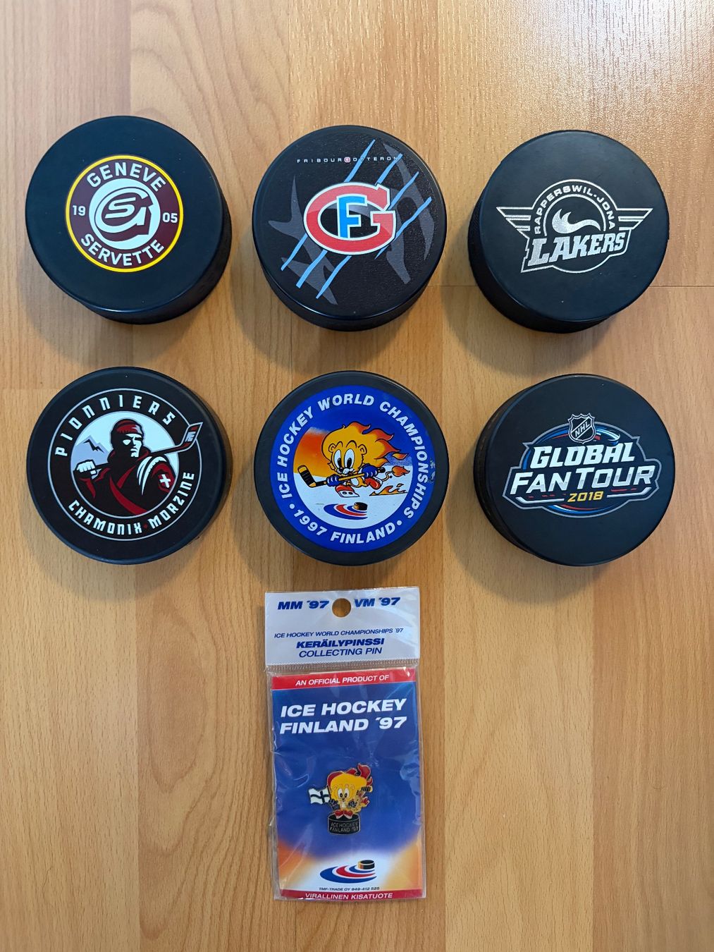 Autografi: Divers pucks et pins Mondial 1997 – Usato da Bulle venduto da TheBigL