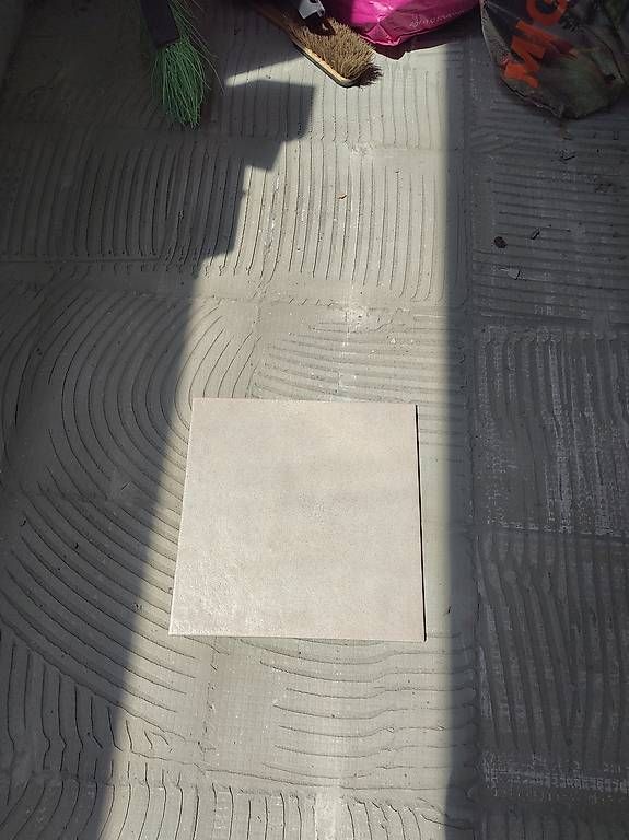 Revêtements de sol: Carrelage  – D'occasion à Biel/Bienne par yopy 1