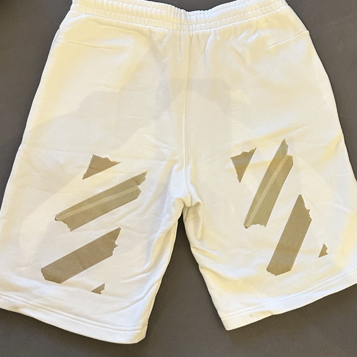 Off-White Hosen: Off-White Shorts mit Logo – Gebraucht aus Wetzikon ZH von leo_wf85 1