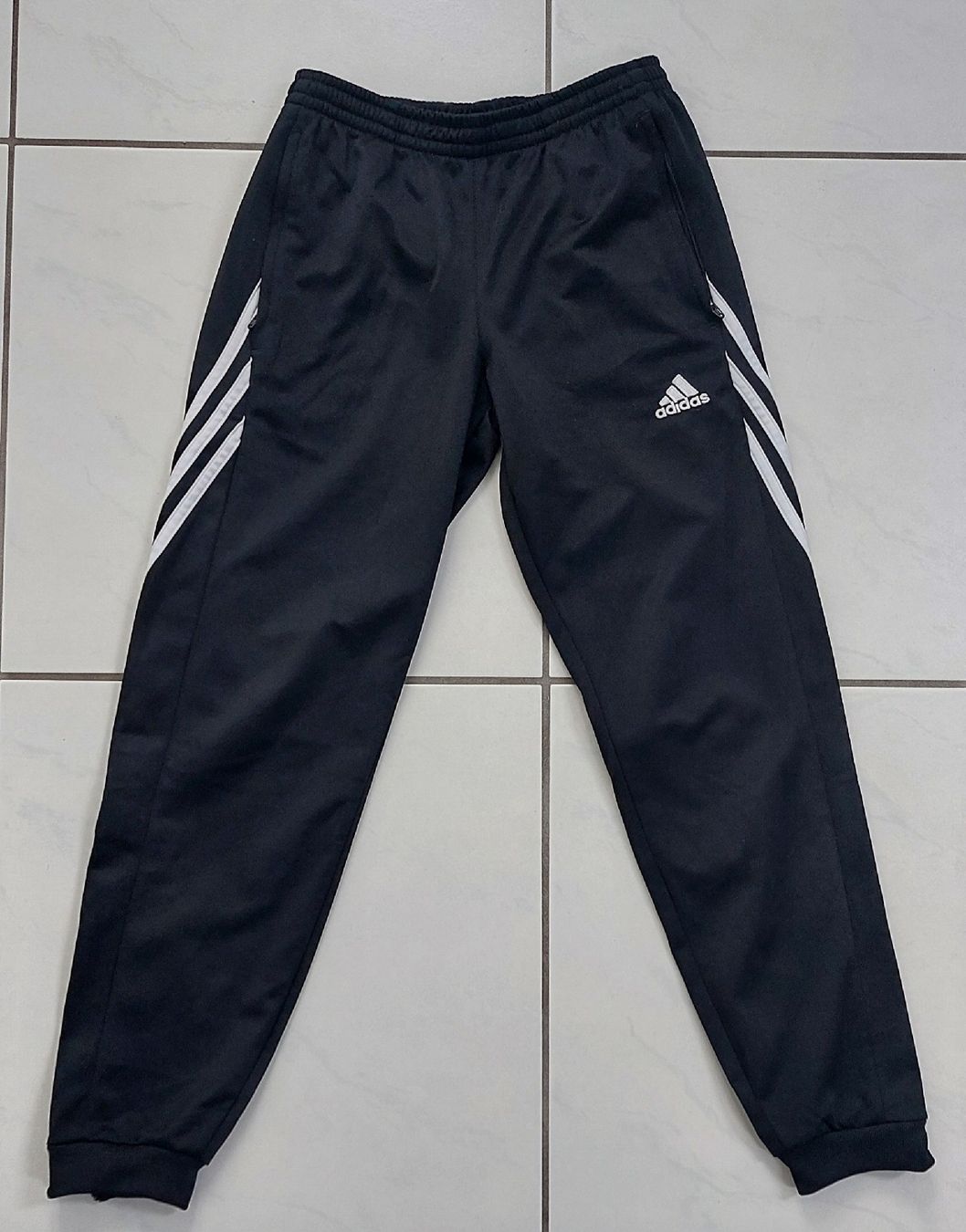 Adidas Pantaloni: Adidas Trainerhose Gr. 152 – Usato da Siebnen venduto da Rowiron