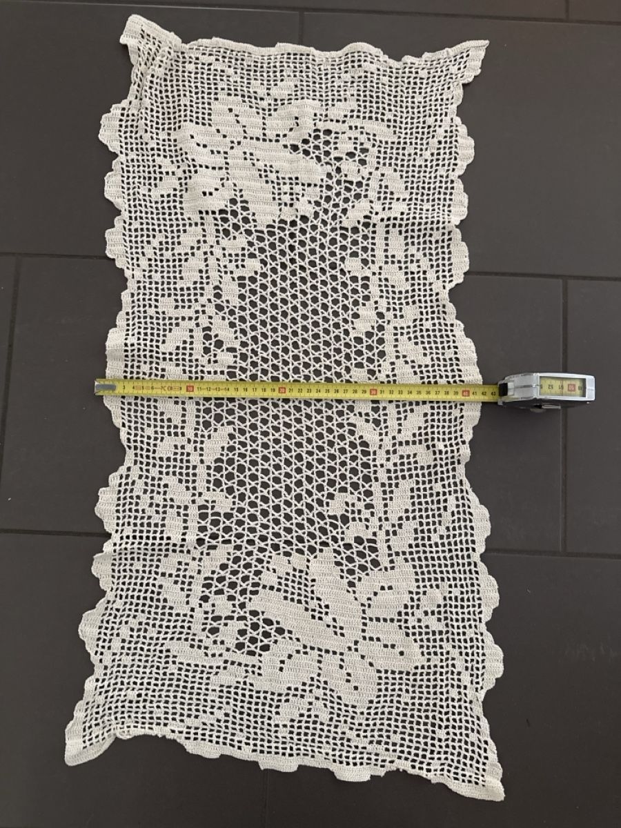 Toutes les décorations: Tischdeckchen gehäkelt weiss Blumenmuster – D'occasion à Zürich par Belisimo 2