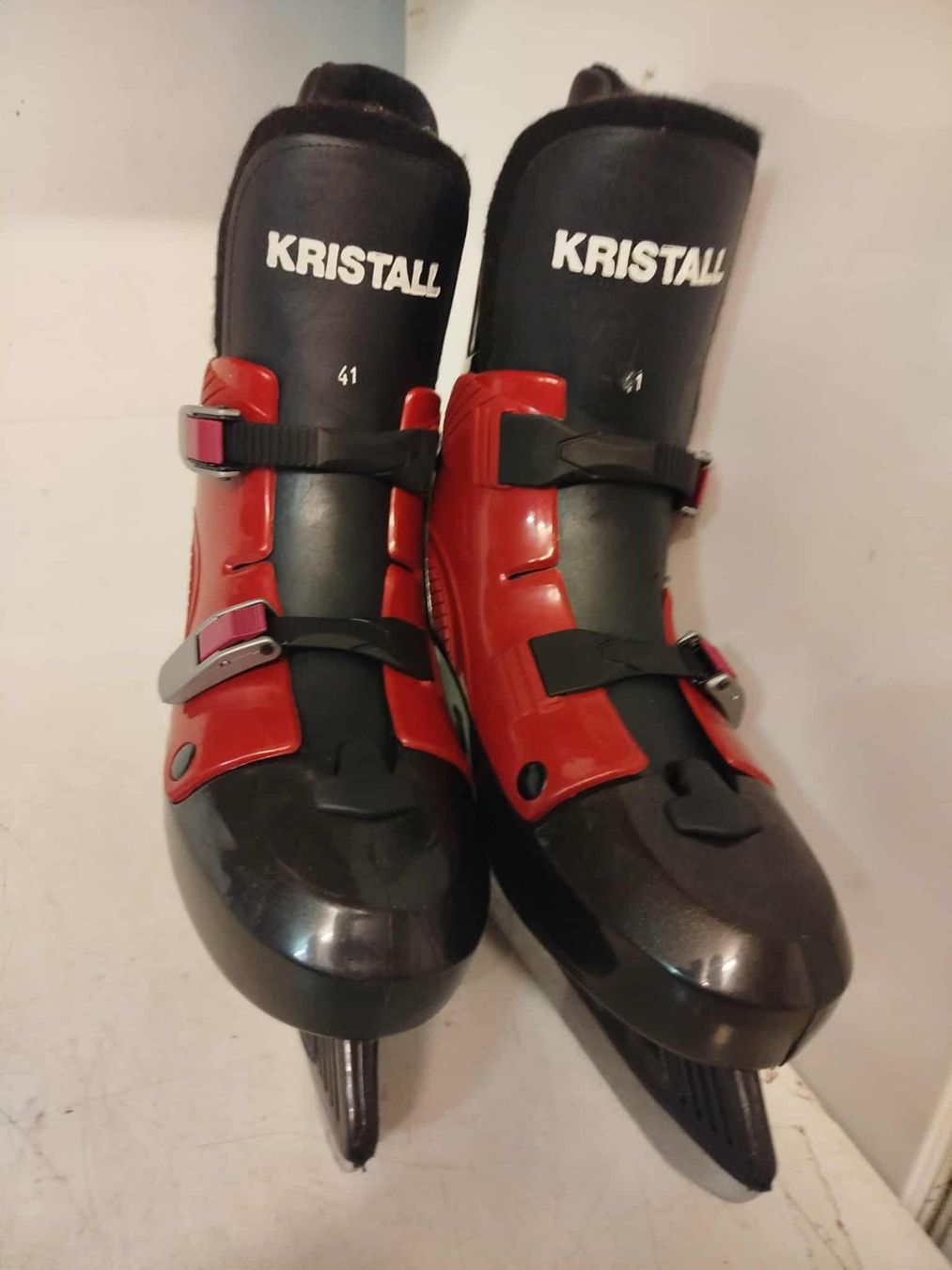 Schlittschuhe: Patins à glace Kristall – Gebraucht aus La Chaux-de-Fonds von Emmaus2300CDF