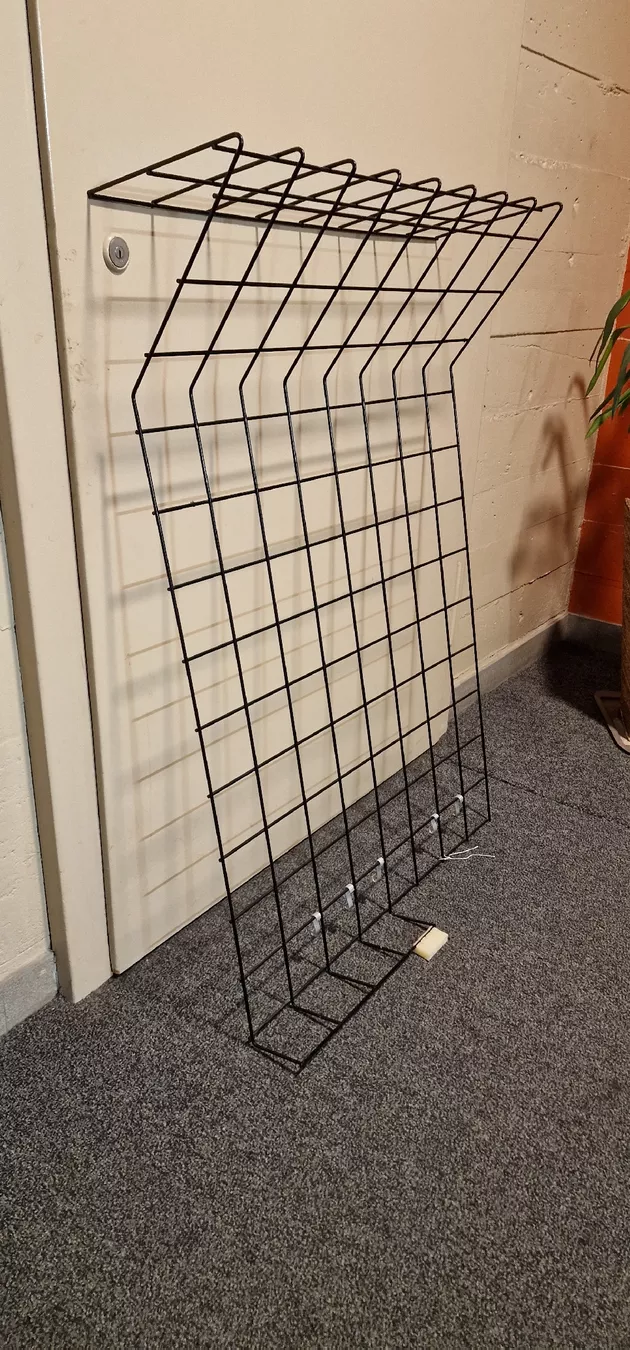 String Garderobe: Original String-Garderobe – Gebraucht aus ZÜRICH von Arte-24 1