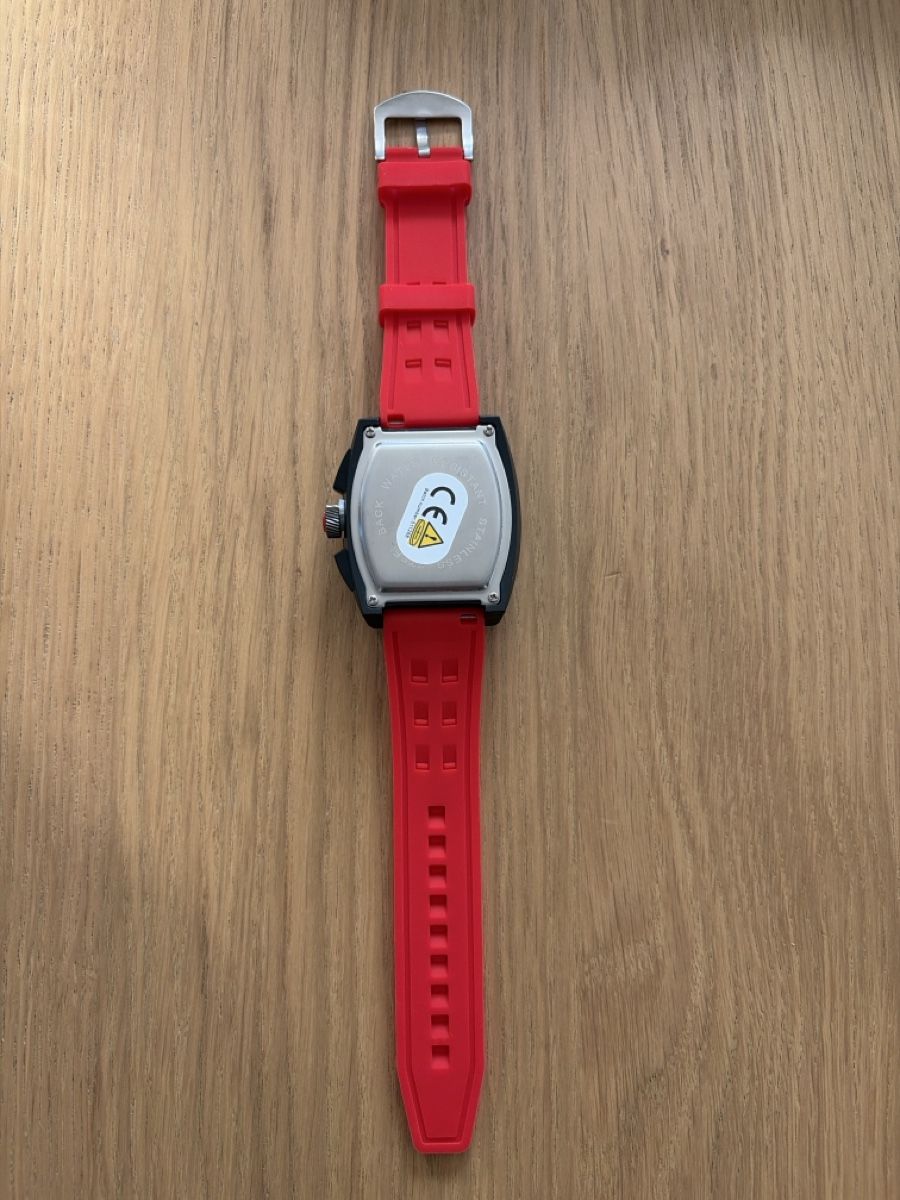 Orologi: Armbanduhr rot mit schwarzem Gehäuse – Nuovo e nell'imballaggio originale da Dottikon venduto da AverageHomeboy 2