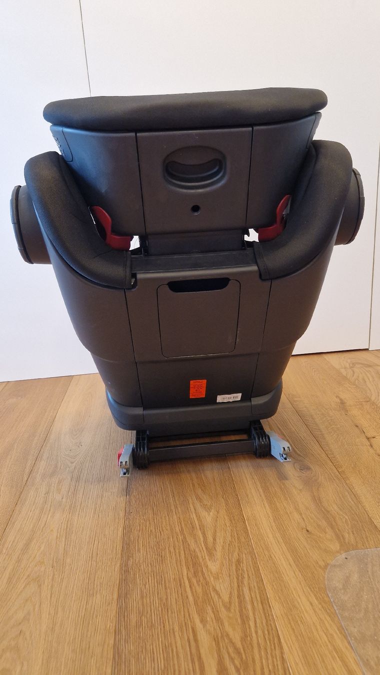 Britax Römer Seggiolini per auto: Britax Römer Kindersitz KidFix2 S Cosmos Schwarz – Usato da Richterswil venduto da mst1112 3