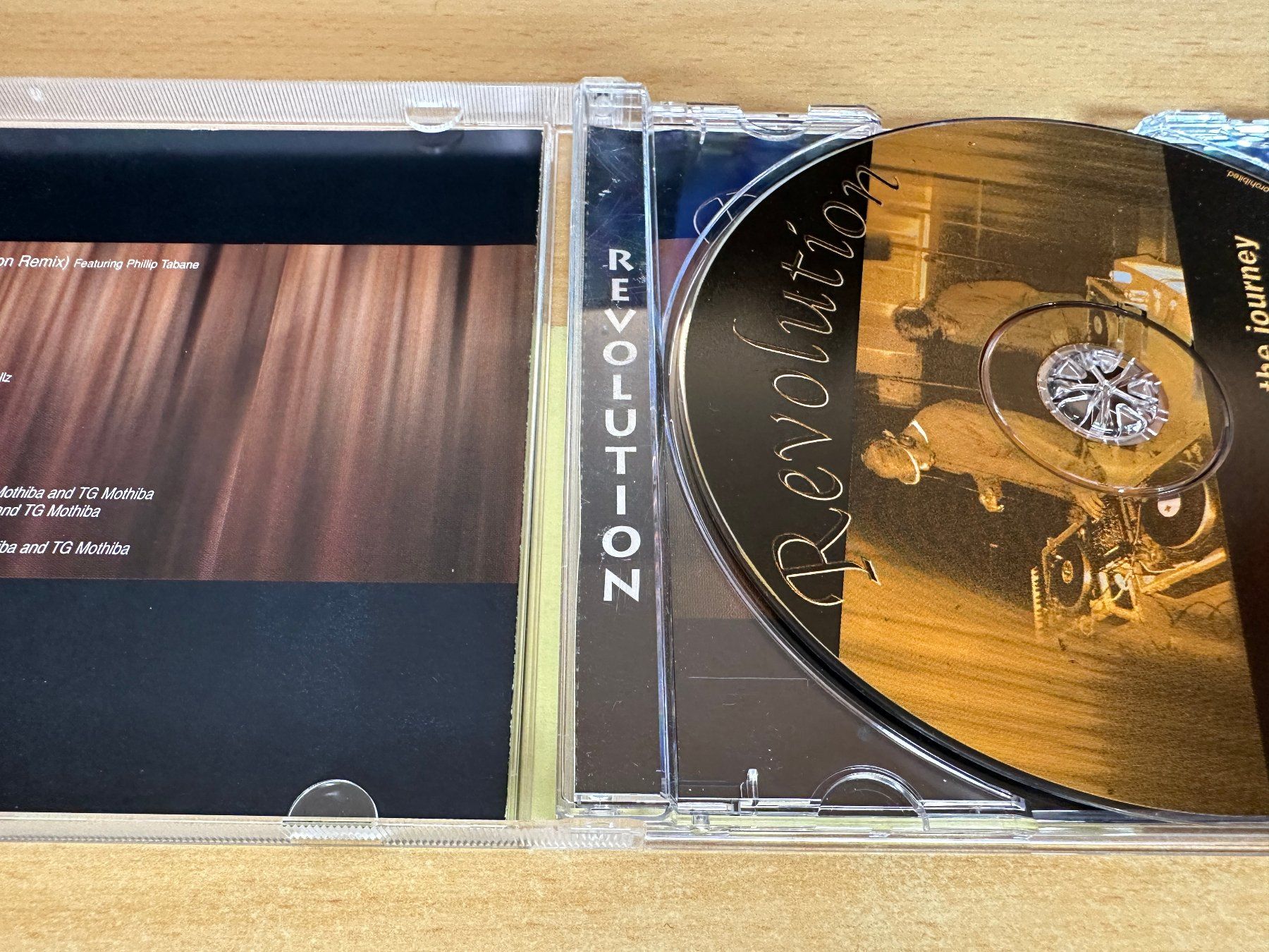 CD: Revolution – The Journey – Usato da Rikon im Tösstal venduto da Alpenmutz 2
