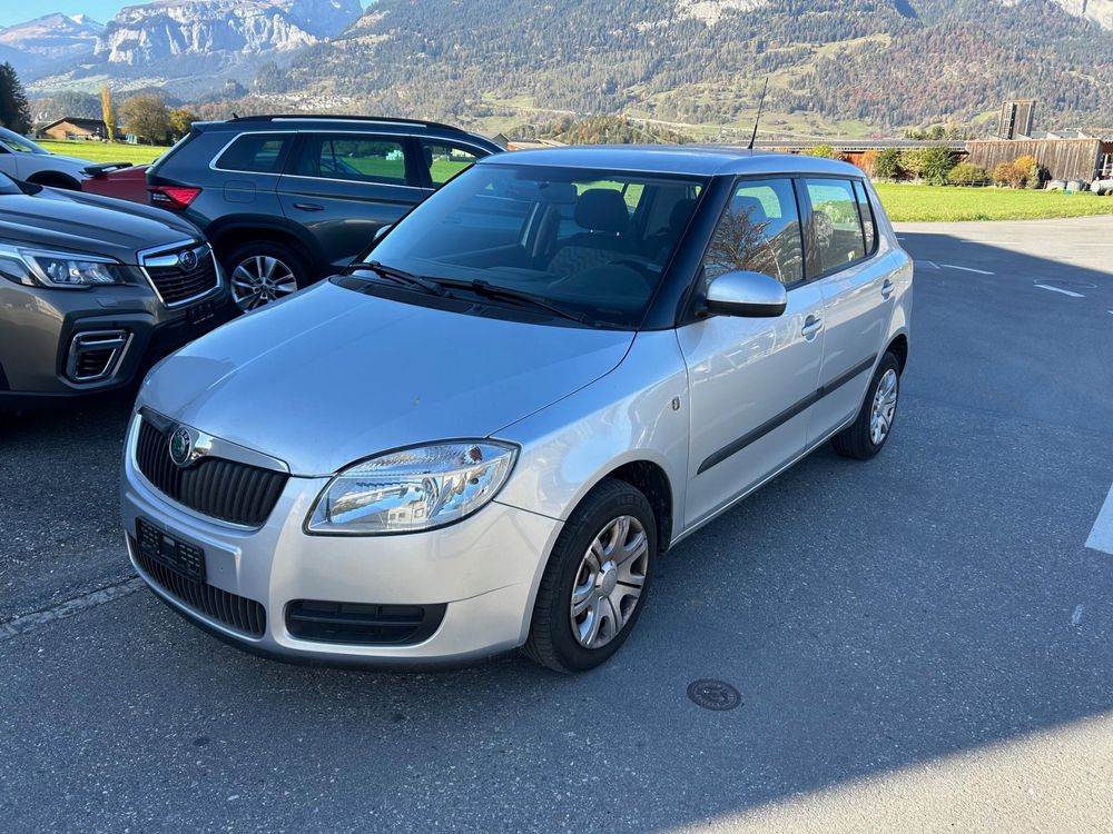Elegantes Skoda Fabia 1 2 Bildernull