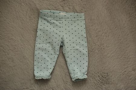 Babyhose C&A Gr. 62 hellblau mit blauen Punkten